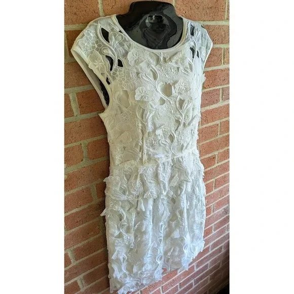 BCBG Maxazria Dress S Aveline Floral Embroidered Romantic Ethereal Dainty Resort - Picture 3 of 9